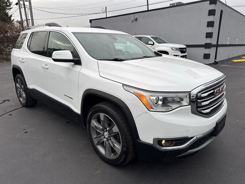 2017 GMC Acadia SLT-2's photo