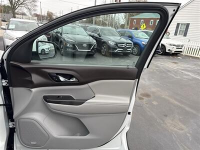 2017 GMC Acadia SLT-2 - Photo 27 - Millstadt, IL 62260