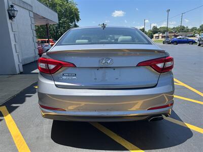 2016 Hyundai SONATA SE   - Photo 7 - Fairview Heights, IL 62208