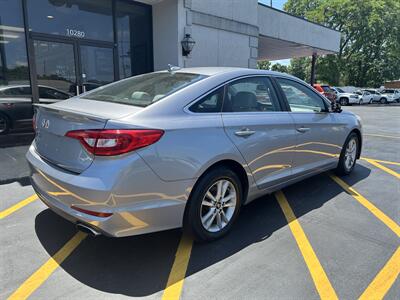 2016 Hyundai SONATA SE   - Photo 4 - Fairview Heights, IL 62208
