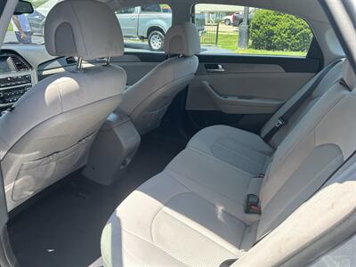 2016 Hyundai SONATA SE   - Photo 9 - Fairview Heights, IL 62208
