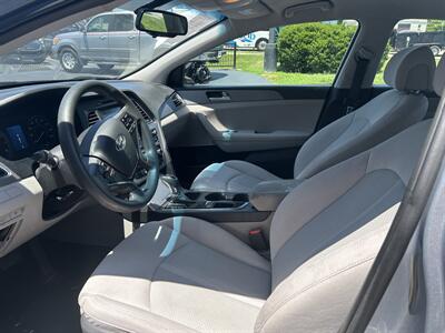 2016 Hyundai SONATA SE   - Photo 8 - Fairview Heights, IL 62208
