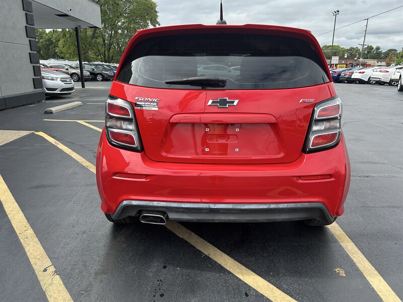 2019 Chevrolet Sonic LT Auto - Photo 7 - Fairview Heights, IL 62208