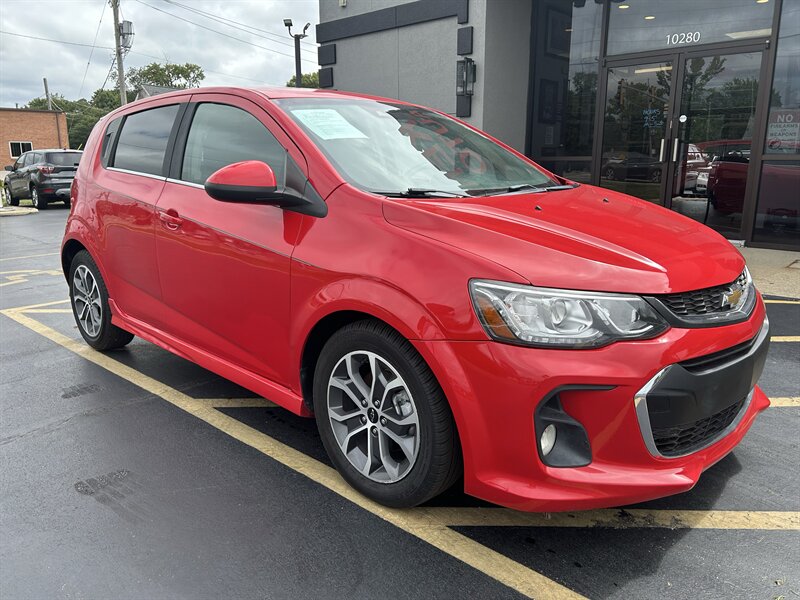 2019 Chevrolet Sonic LT Auto - Photo 2 - Fairview Heights, IL 62208