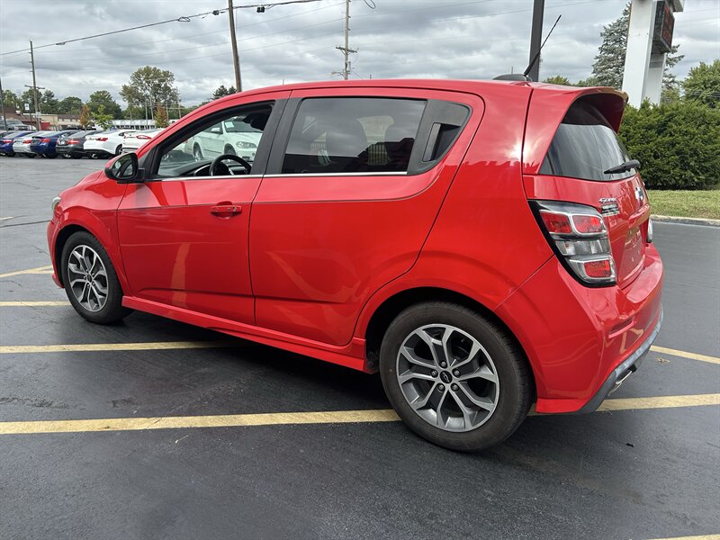 2019 Chevrolet Sonic LT Auto - Photo 5 - Fairview Heights, IL 62208