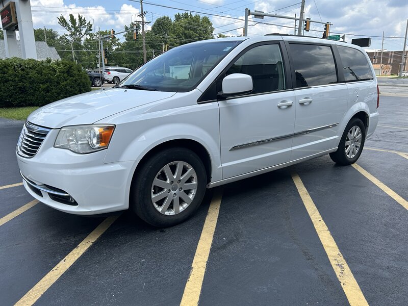 2014 Chrysler Town & Country Touring - Photo 3 - Fairview Heights, IL 62208
