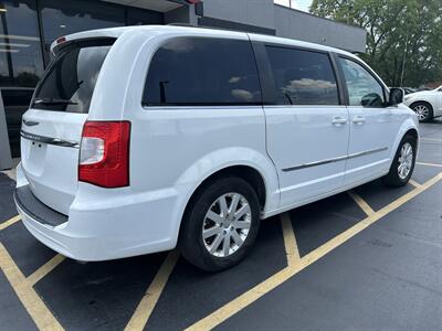 2014 Chrysler Town & Country Touring - Photo 4 - Fairview Heights, IL 62208