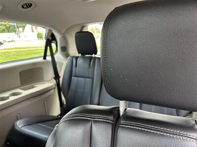 2014 Chrysler Town & Country Touring - Photo 10 - Fairview Heights, IL 62208
