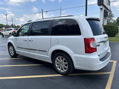 2014 Chrysler Town & Country Touring - Photo 5 - Fairview Heights, IL 62208