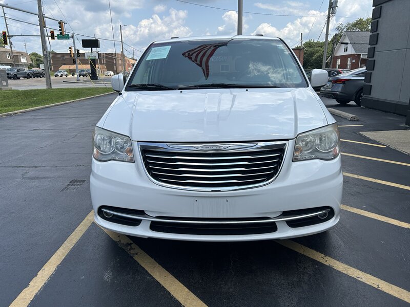 2014 Chrysler Town & Country Touring - Photo 6 - Fairview Heights, IL 62208