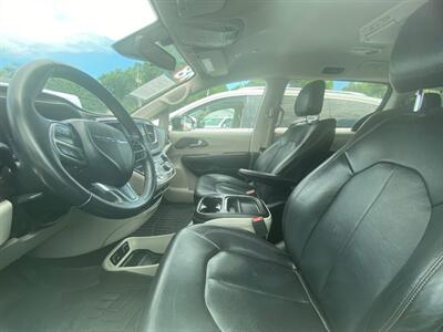 2018 Chrysler Pacifica Touring L - Photo 3 - Belleville, IL 62226