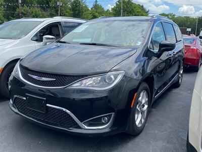 2018 Chrysler Pacifica Touring L - Photo 2 - Belleville, IL 62226