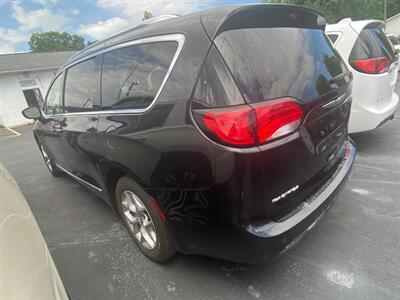 2018 Chrysler Pacifica Touring L - Photo 8 - Belleville, IL 62226