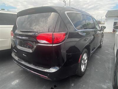 2018 Chrysler Pacifica Touring L - Photo 6 - Belleville, IL 62226