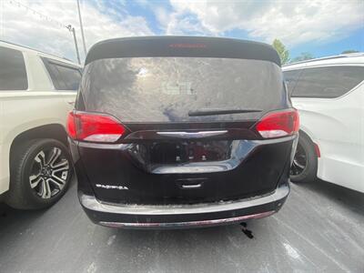 2018 Chrysler Pacifica Touring L - Photo 7 - Belleville, IL 62226