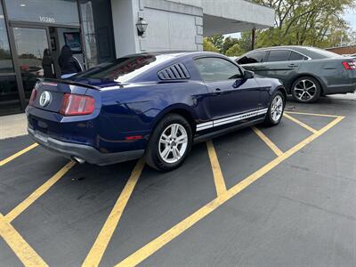 2011 Ford Mustang V6 Premium   - Photo 4 - Fairview Heights, IL 62208