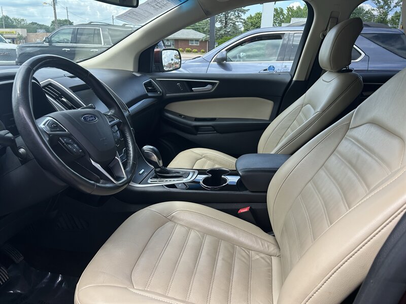 2015 Ford Edge SEL - Photo 7 - Fairview Heights, IL 62208