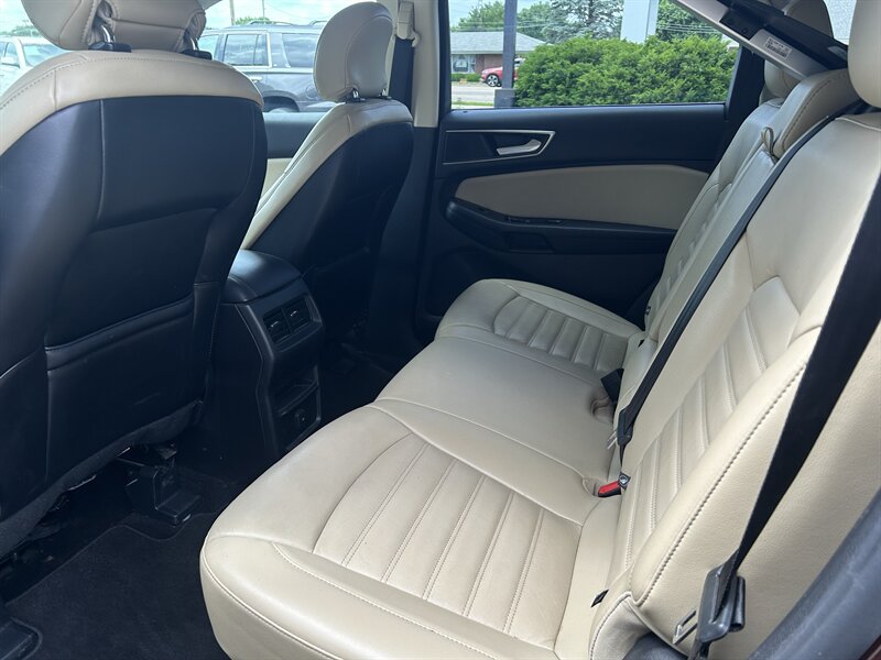 2015 Ford Edge SEL - Photo 6 - Fairview Heights, IL 62208
