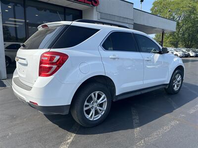 2017 Chevrolet Equinox LT   - Photo 4 - Fairview Heights, IL 62208