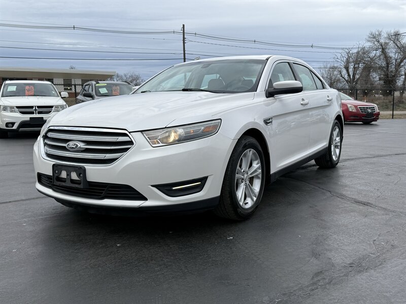 2013 Ford Taurus SEL   - Photo 1 - Cahokia, IL 62206