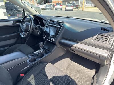 2018 Subaru Outback 2.5i Premium   - Photo 18 - Millstadt, IL 62260