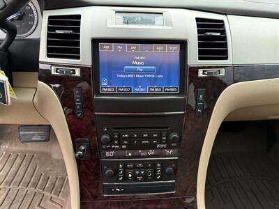 2013 Cadillac Escalade Luxury   - Photo 14 - Cahokia, IL 62206