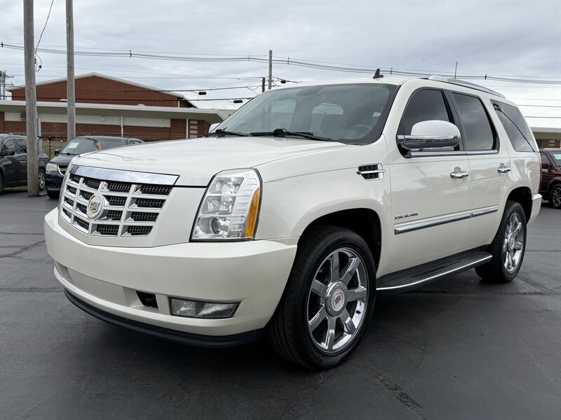 2013 Cadillac Escalade Luxury   - Photo 1 - Cahokia, IL 62206
