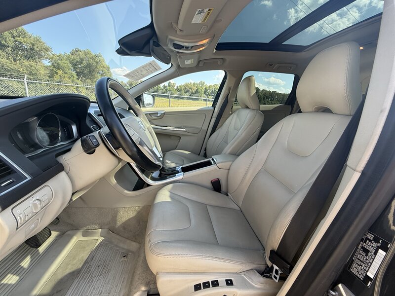 2015 Volvo XC60 T6 - Photo 8 - Cahokia, IL 62206