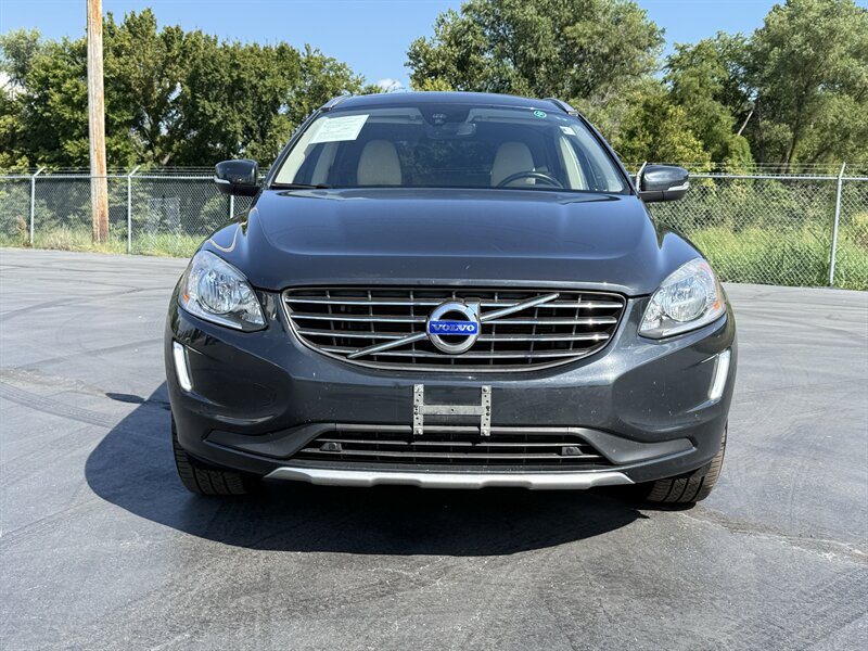 2015 Volvo XC60 T6 - Photo 2 - Cahokia, IL 62206