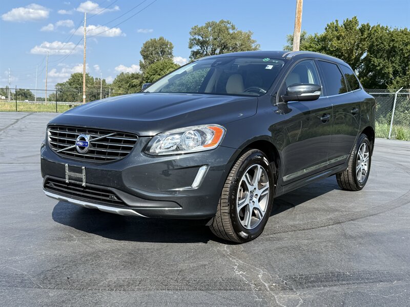 2015 Volvo XC60 T6   - Photo 1 - Cahokia, IL 62206
