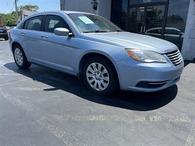 2013 Chrysler 200 LX   - Photo 2 - Fairview Heights, IL 62208