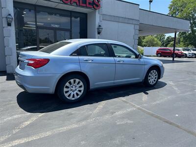 2013 Chrysler 200 LX   - Photo 4 - Fairview Heights, IL 62208