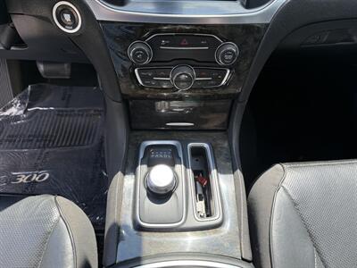 2016 Chrysler 300C   - Photo 16 - Cahokia, IL 62206