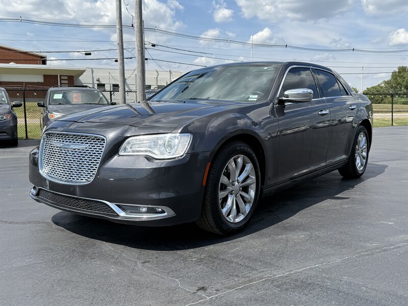 2016 Chrysler 300C - Photo 1 - Cahokia, IL 62206