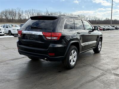 2011 Jeep Grand Cherokee Laredo   - Photo 5 - Cahokia, IL 62206