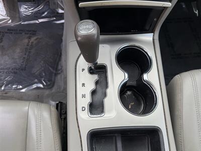 2011 Jeep Grand Cherokee Laredo   - Photo 15 - Cahokia, IL 62206