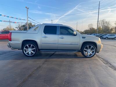 2011 Cadillac Escalade EXT Luxury   - Photo 4 - Cahokia, IL 62206