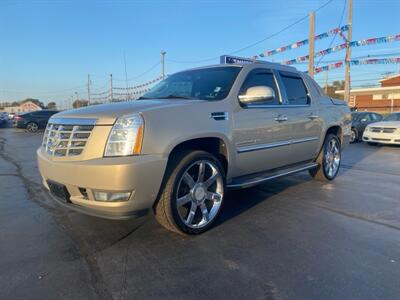 2011 Cadillac Escalade EXT Luxury   - Photo 1 - Cahokia, IL 62206