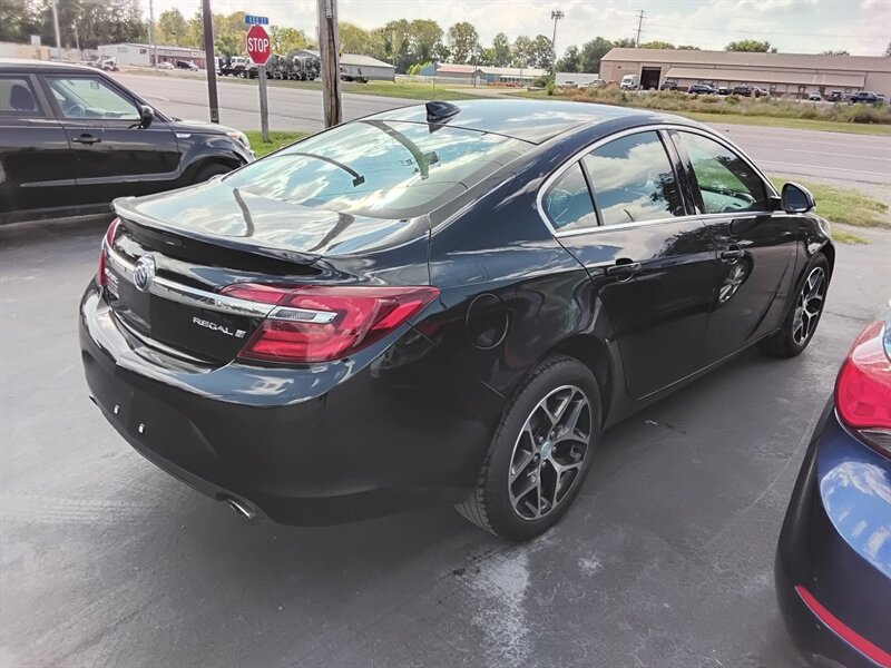 2017 Buick Regal Sport Touring - Photo 4 - Cahokia, IL 62206