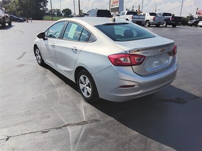 2017 Chevrolet Cruze LS Auto - Photo 2 - Cahokia, IL 62206