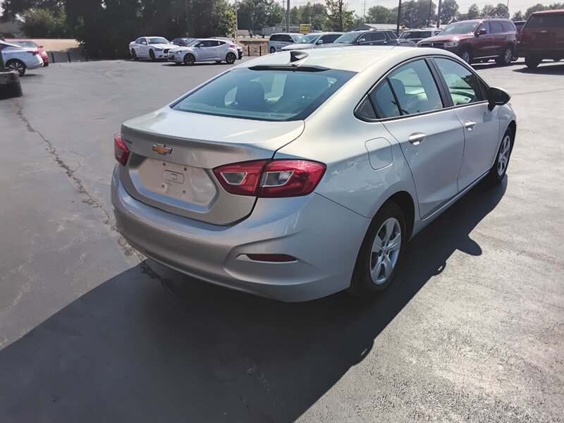 2017 Chevrolet Cruze LS Auto - Photo 3 - Cahokia, IL 62206