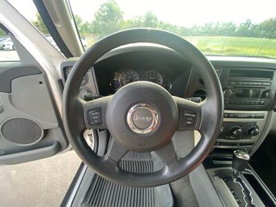 2007 Jeep Commander Sport Sport 4dr SUV   - Photo 13 - Cahokia, IL 62206