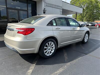 2013 Chrysler 200 Touring   - Photo 4 - Fairview Heights, IL 62208