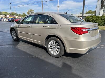 2013 Chrysler 200 Touring   - Photo 5 - Fairview Heights, IL 62208