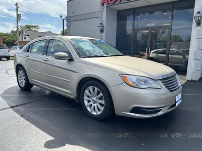 2013 Chrysler 200 Touring   - Photo 2 - Fairview Heights, IL 62208