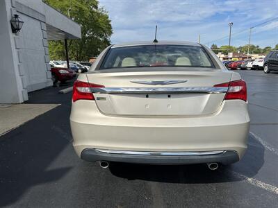 2013 Chrysler 200 Touring   - Photo 7 - Fairview Heights, IL 62208