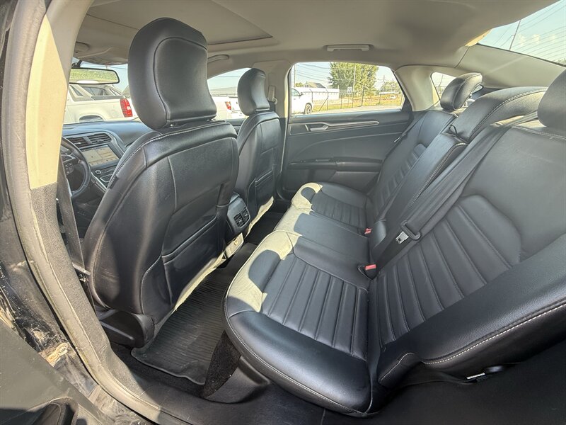 2017 Ford Fusion SE - Photo 10 - Cahokia, IL 62206