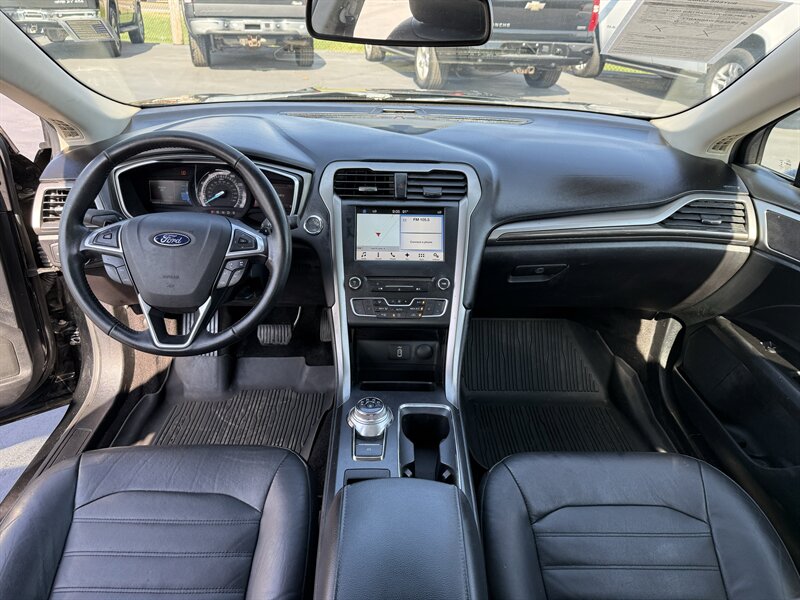 2017 Ford Fusion SE - Photo 11 - Cahokia, IL 62206