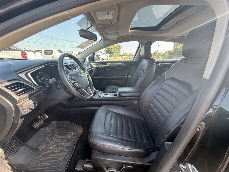 2017 Ford Fusion SE - Photo 9 - Cahokia, IL 62206