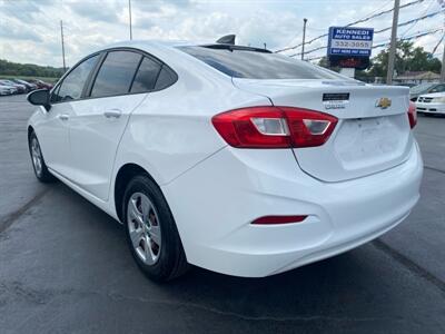 2017 Chevrolet Cruze LS Auto   - Photo 7 - Cahokia, IL 62206